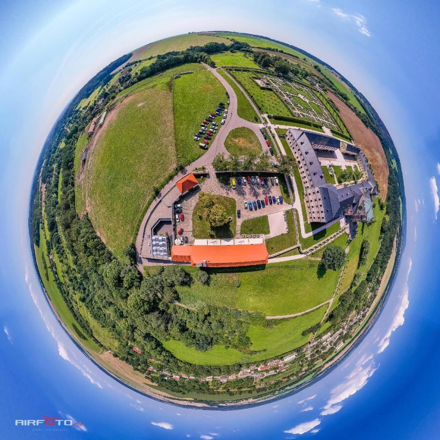 Penzion Na Fare Dubenec Bagian luar foto