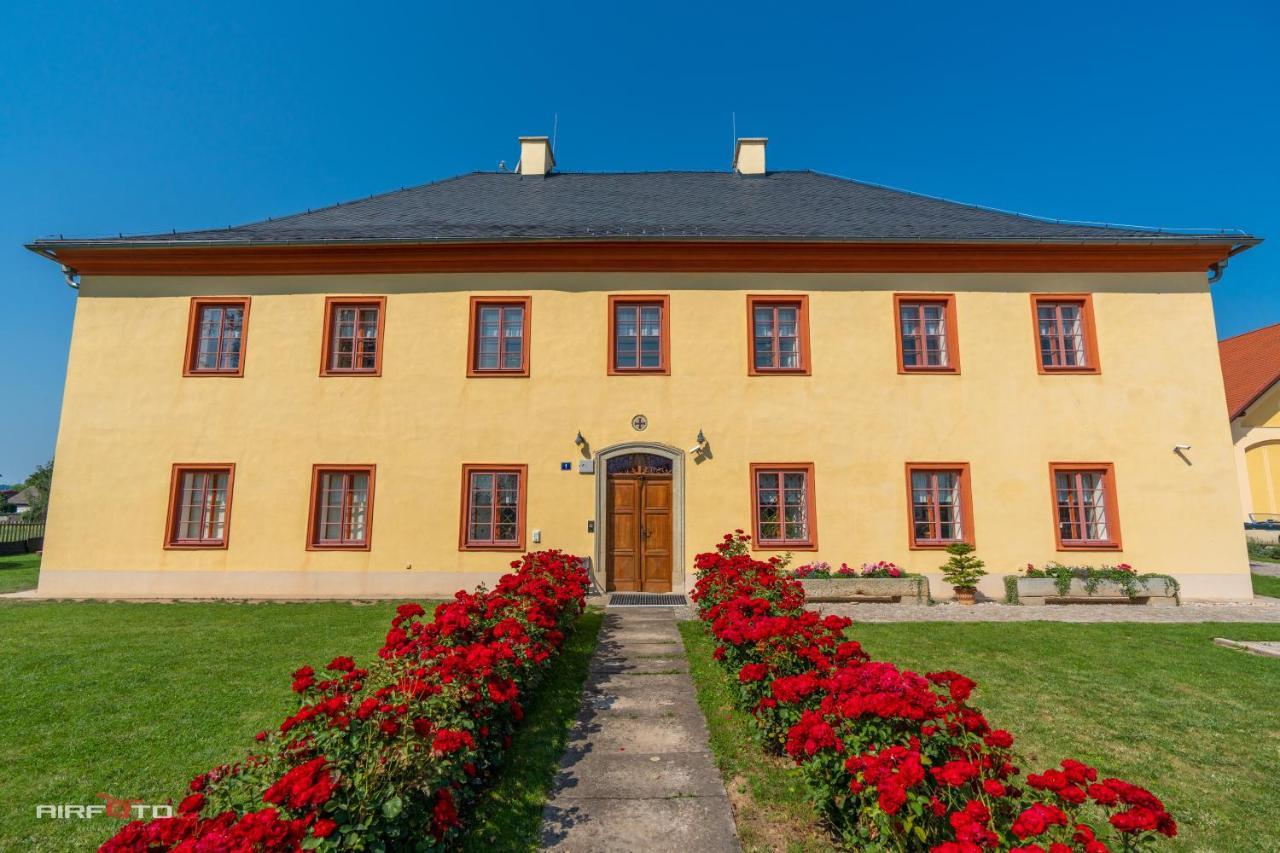Penzion Na Fare Dubenec Bagian luar foto