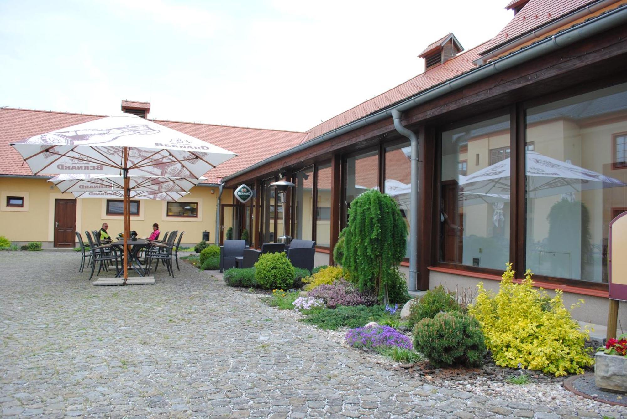 Penzion Na Fare Dubenec Bagian luar foto